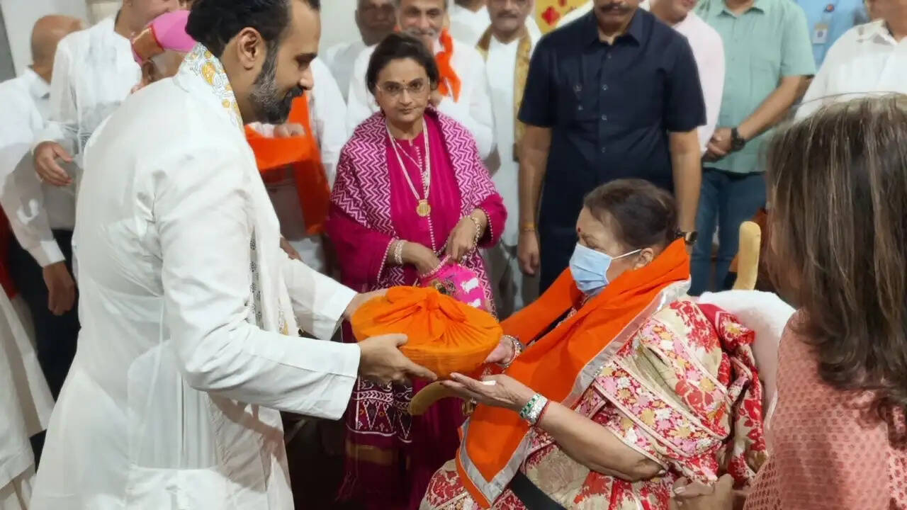 नाथद्वारा मंदिर मंडल बोर्ड की बैठक में शामिल हुईं कोकिला बेन