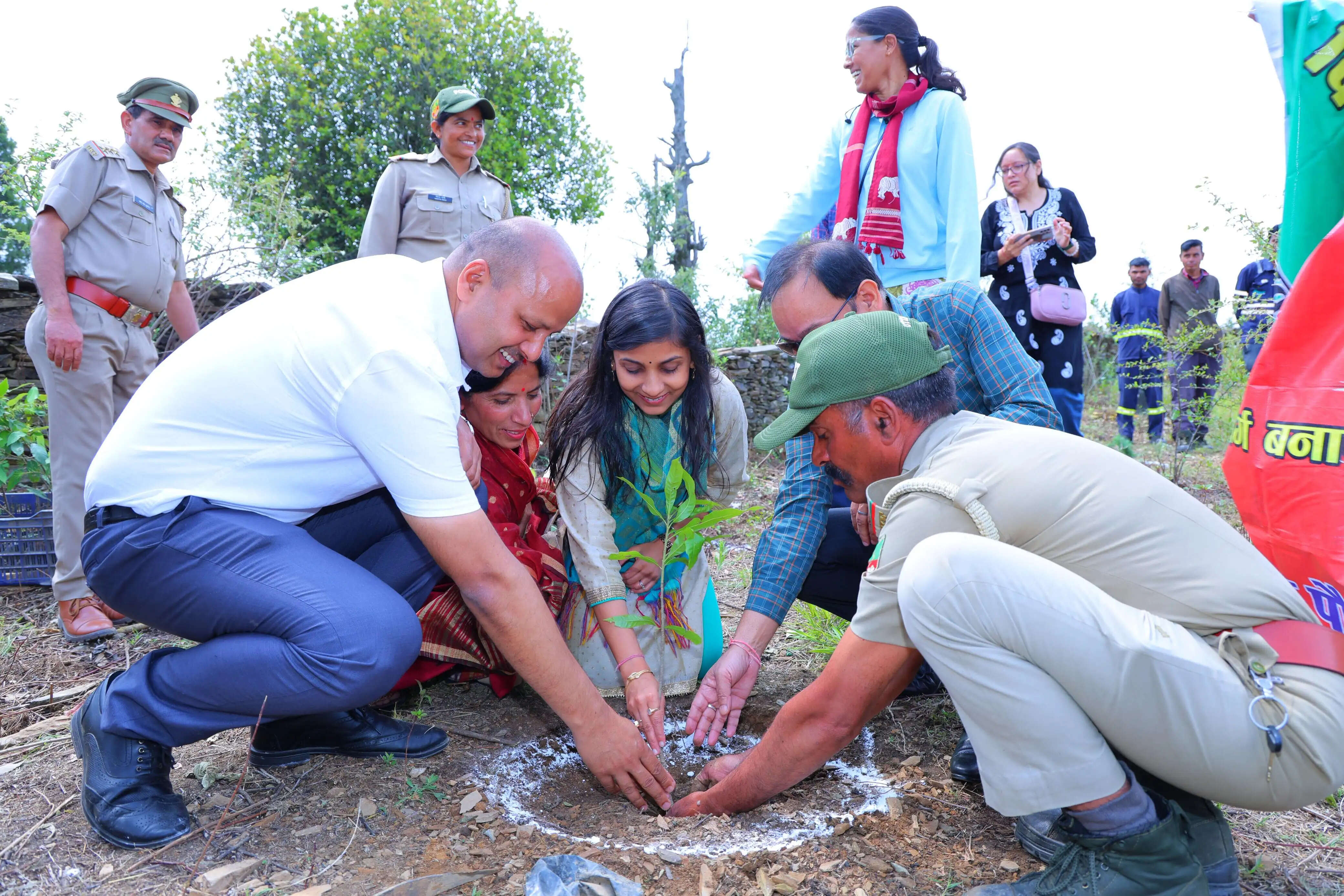 टेका मार्ग पर पौधरोपण के साथ चलाया गया स्वच्छता अभियान