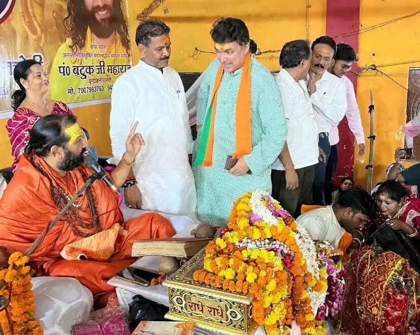 मनुष्य को सत्य का दर्शन कराती है भागवत : बटुक महाराज
