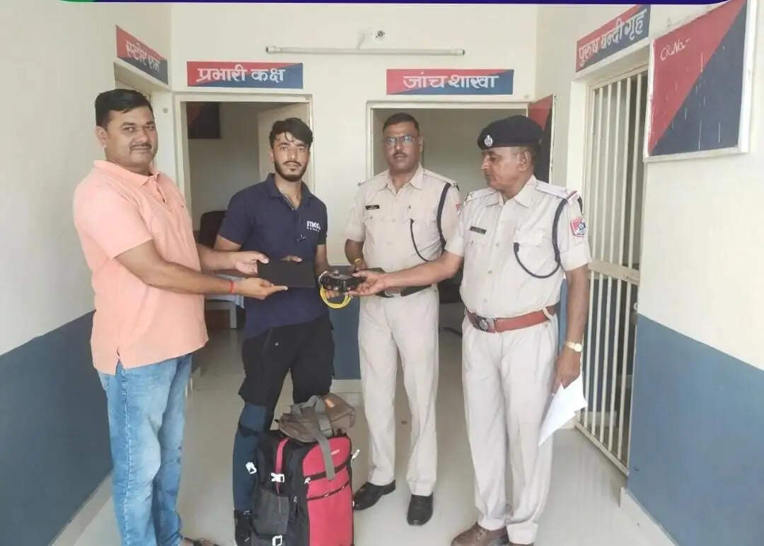 ऑपरेशन अमानत के तहत लौटाए यात्रियों के लाखों रुपए मूल्य के भूले हुए सामान