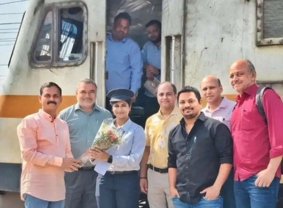 महिला दिवस पर महिला कर्मियों ने किया बीकानेर-हावड़ा एक्सप्रेस का संचालन