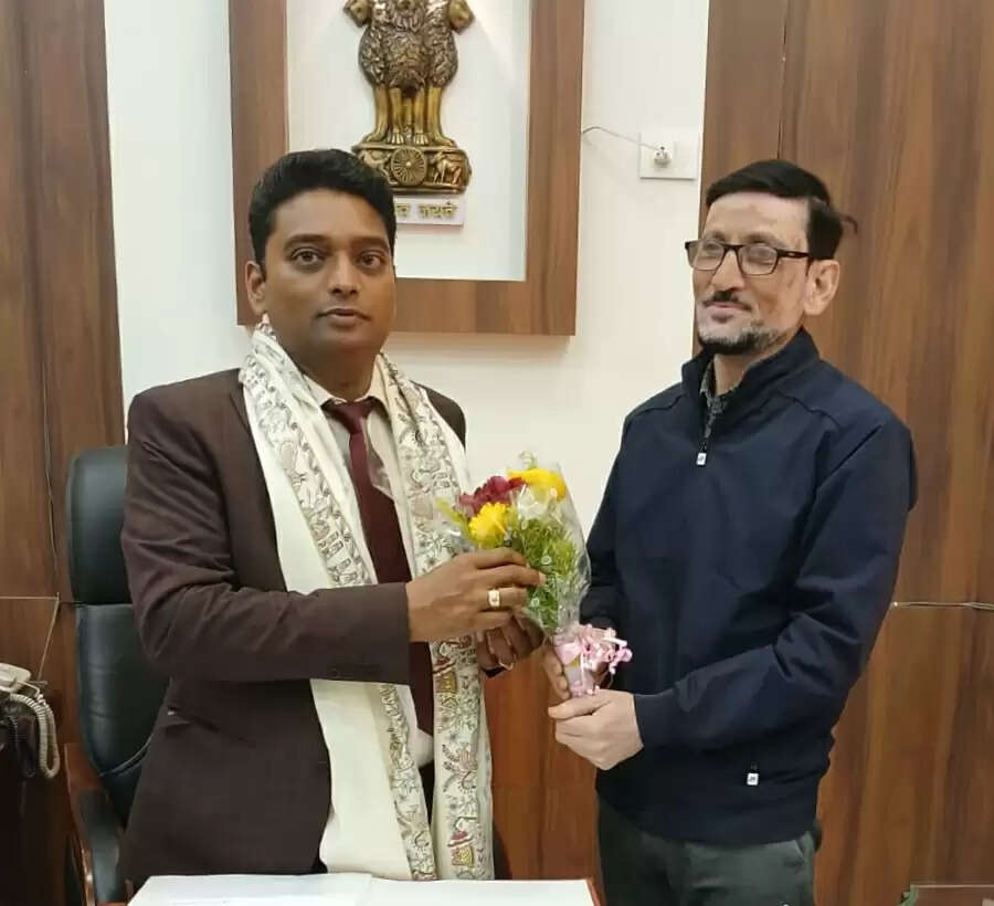 फुटकर विक्रेताओं के समस्याओं को लेकर प्रमंडलीय आयुक्त से मिला प्रतिनिधिमंडल