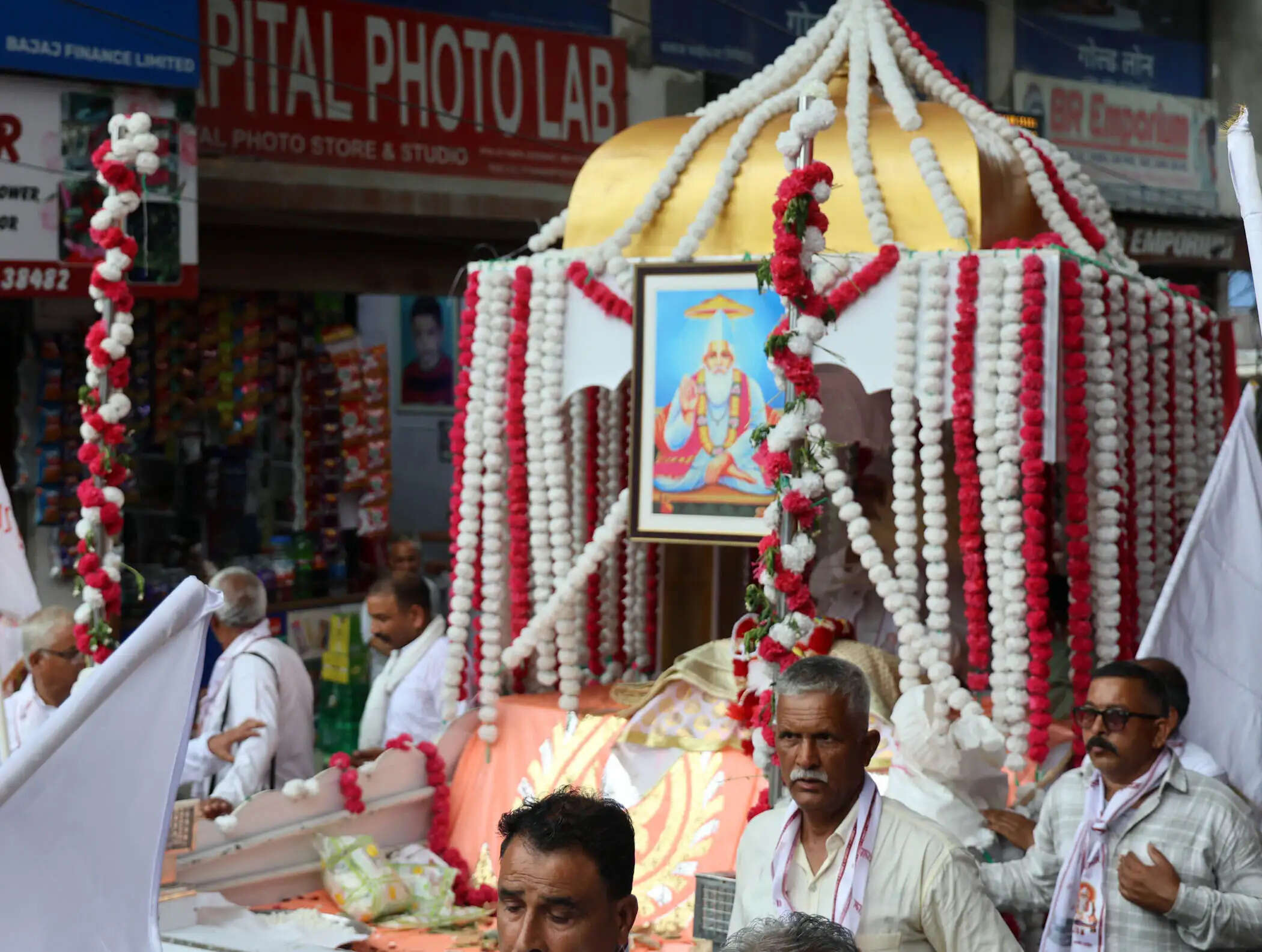 कबीर के भजनों से गूंज उठा छोटी काशी मंडी, कबीर जयंती के उपलक्ष में निकाली शोभायात्रा