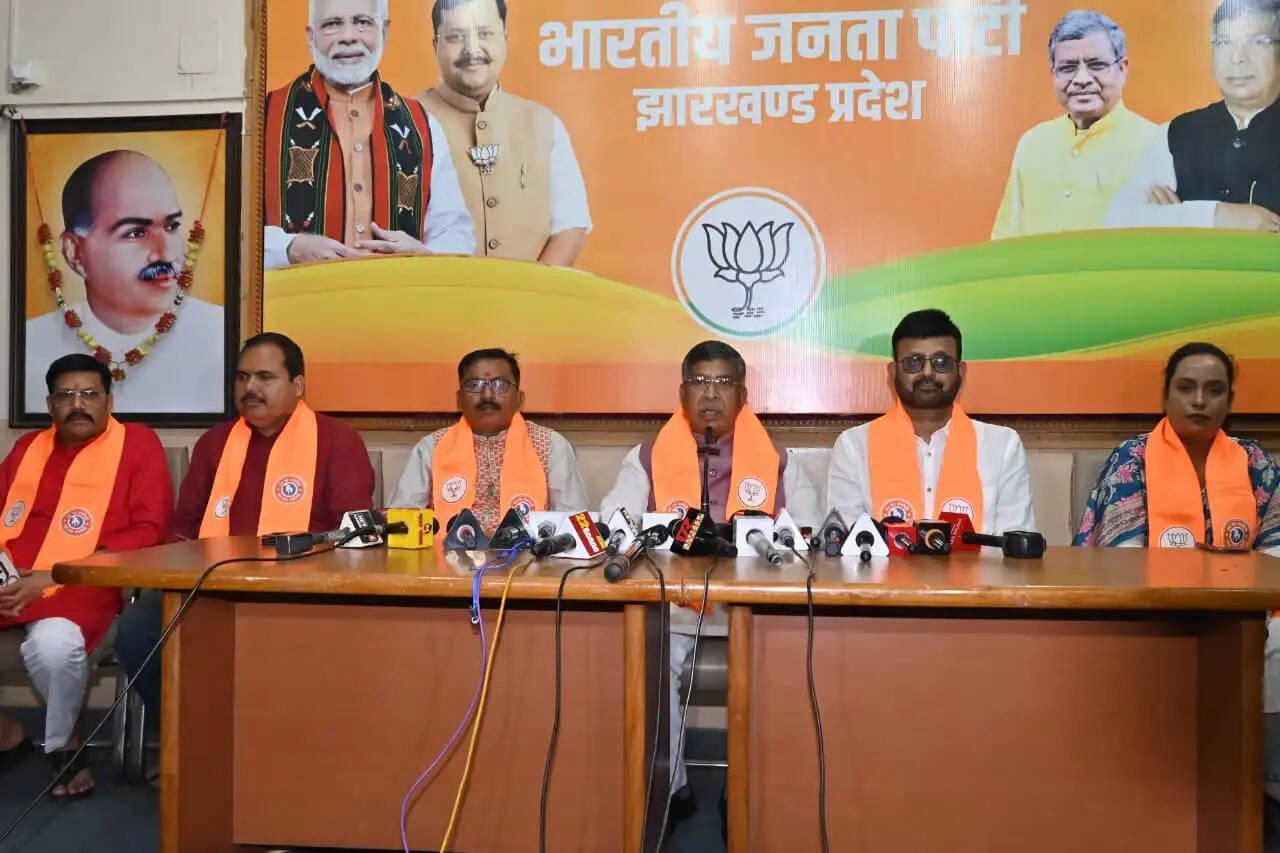 गरीब-गुरबों को रहने का आवास नहीं, हेमंत सोरेन झारखंड में बनाएंगे शीश महल: आदित्य साहू