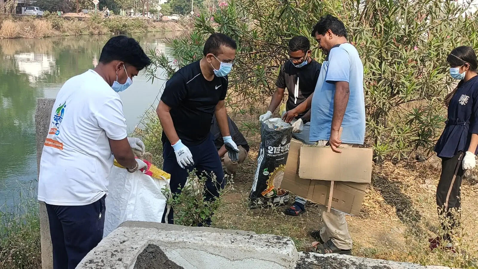 कलेक्टर-एसपी ने स्वच्छता अभियान चलाकर दिया स्वच्छता का संदेश, स्वच्छता को अपनी दिनचर्या का हिस्सा बनाने की अपील