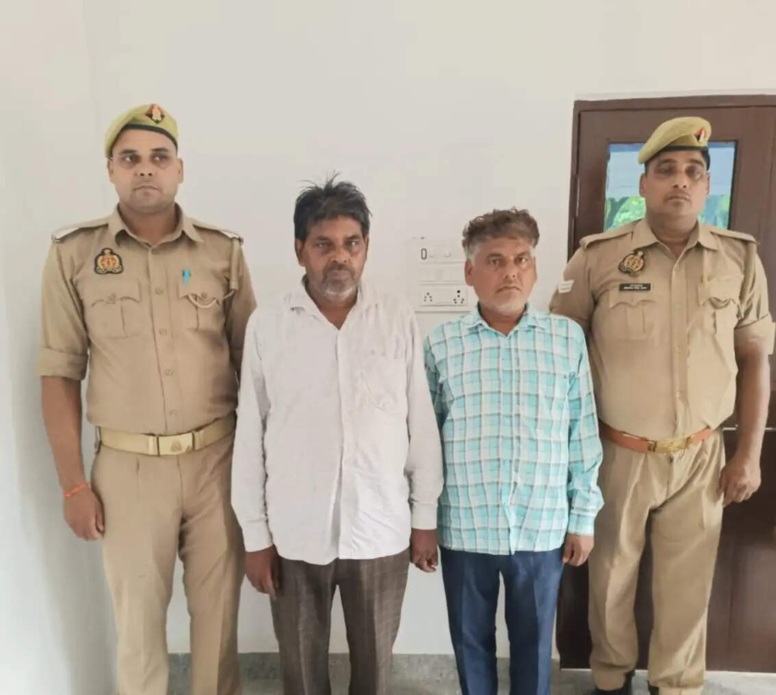 तालाब में मिले 31 पासपोर्ट मामले का खुलासा, दो गिरफ्तार