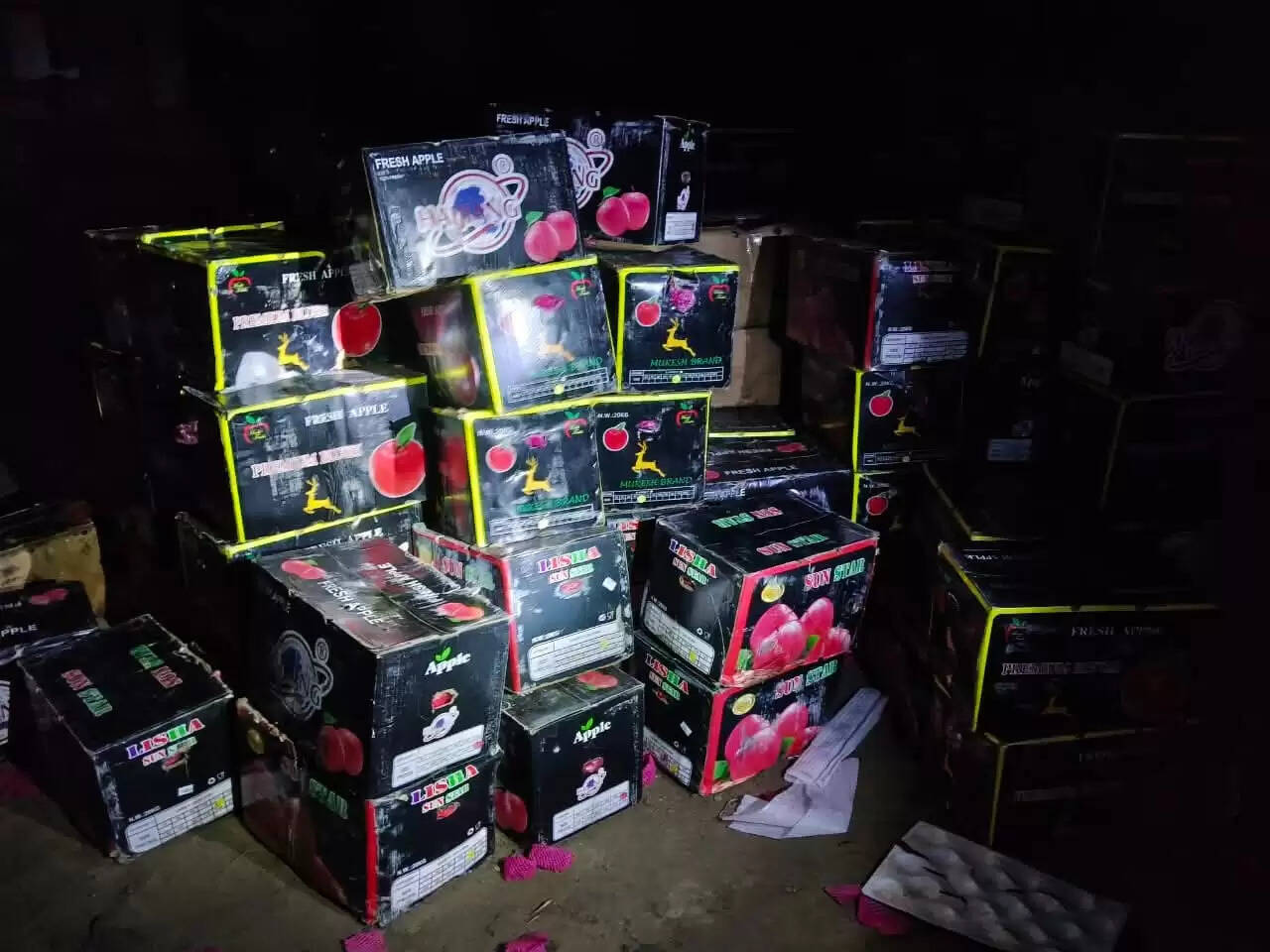 एसएसबी ने मध्य रात्रि भारी मात्रा में तस्करी के सेब को किया जब्त,एक हिरासत में