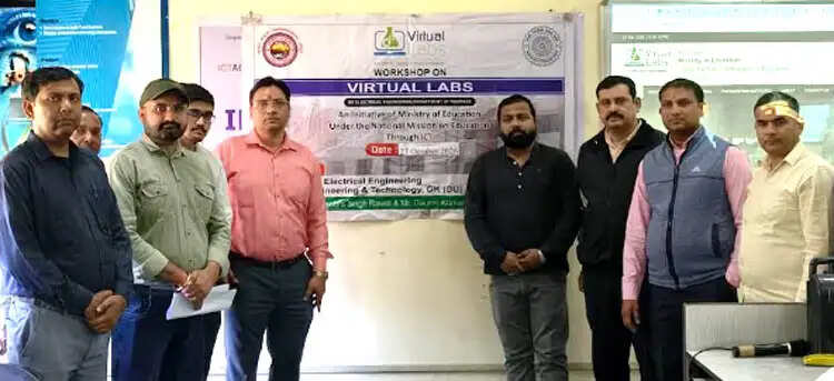 वर्चुअल लैब और रोबोटिक्स की बारीकियों से रूबरू हुए विद्यार्थी