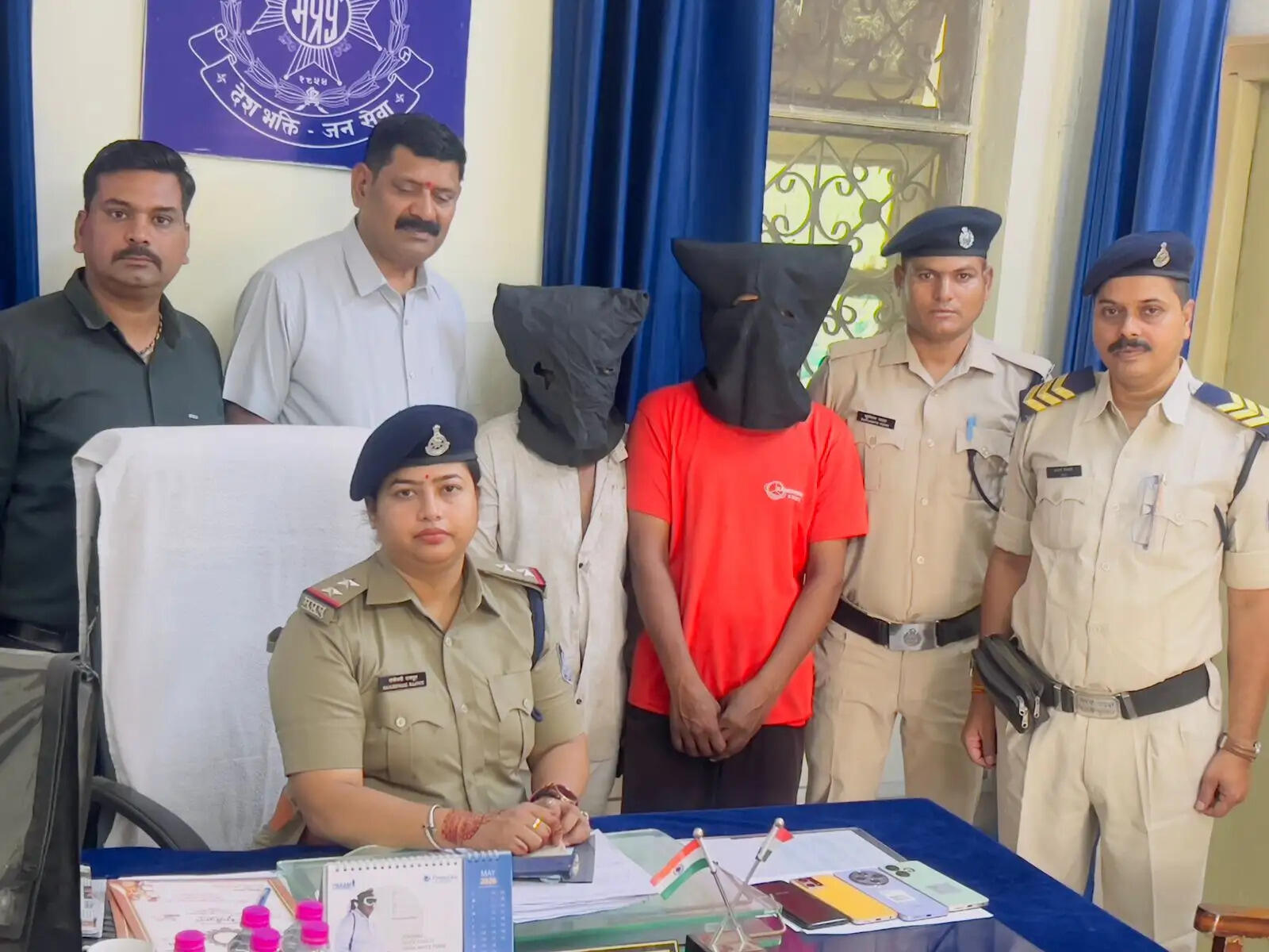 जबलपुरः ट्रेन में चोरी के मोबाइल बेचने की फिराक में बैठे दो आरोपी गिरफ्तार