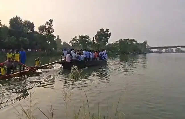 विश्वकर्मा पूजा पर टांगन नदी में 85वीं नौका रेस सम्पन्न