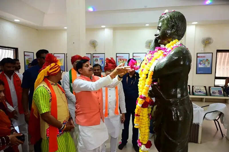 मप्रः अमर शहीद चंद्रशेखर आज़ाद की पुण्यतिथि पर मुख्यमंत्री डॉ. मोहन यादव ने किया नमन