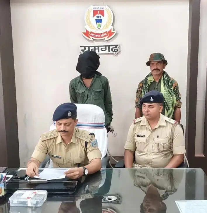 महिलाओं को धोखे में रखकर उनके खाते से हो रहा था साइबर क्राइम, दो धाराए