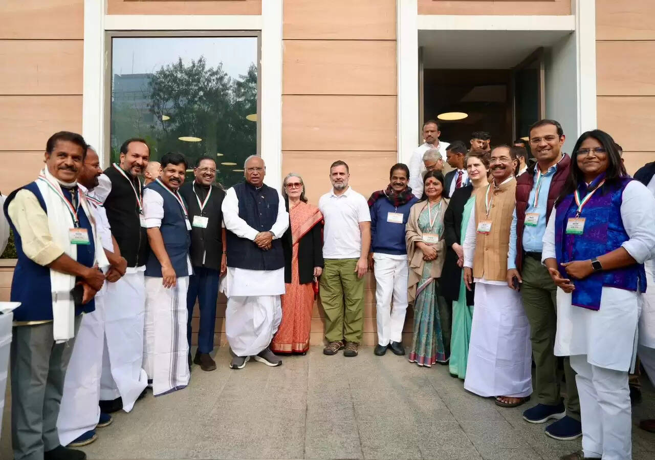 दिल्ली में कांग्रेस की महारैलीः खरगे और राहुल ने सरकार पर लगाया लोकतांत्रिक व्यवस्था को कमजोर करने का आरोप