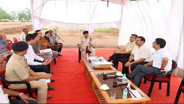 स्वतंत्रता दिवस समारोह की सभी व्यवस्थाएं हों चाक - चौबंद : संभागायुक्त शर्मा