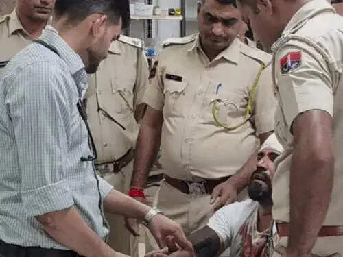 हाई सिक्योरिटी जेल में गैंगस्टर ‘मोगली’ का हंगामा, बैरक पर सिर मारकर खुद को किया घायल