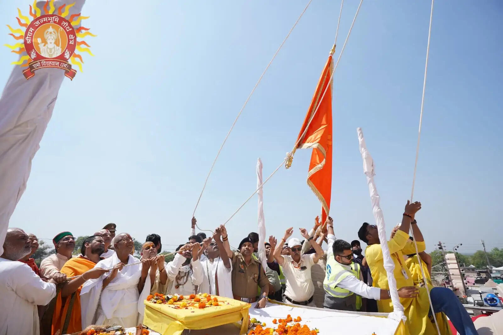 श्रीराम जन्मभूमि स्थित सूर्य मन्दिर में हुआ ध्वजारोहण