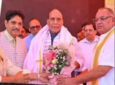 देश की जनता जानती है कि कौन झूठ बोलकर कर रहा है नाटक : राजनाथ सिंह
