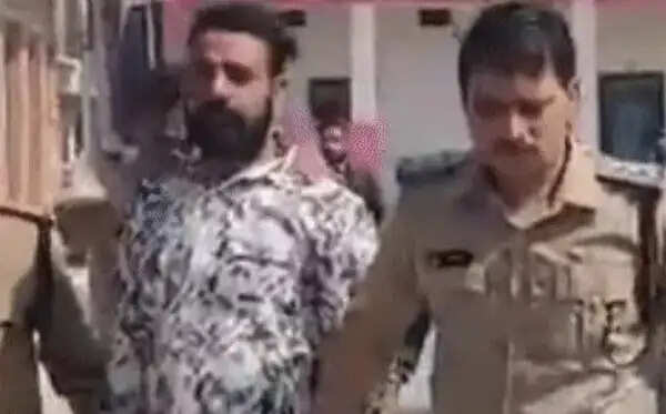 नागदा के पास कुख्यात अपराधी राजपाल ने किया सरेंडर, फायरिंग की वारदात कबूली