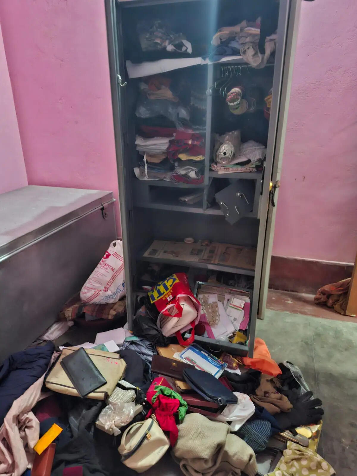 मीरजापुर में बंद मकान से 25 लाख की चोरी