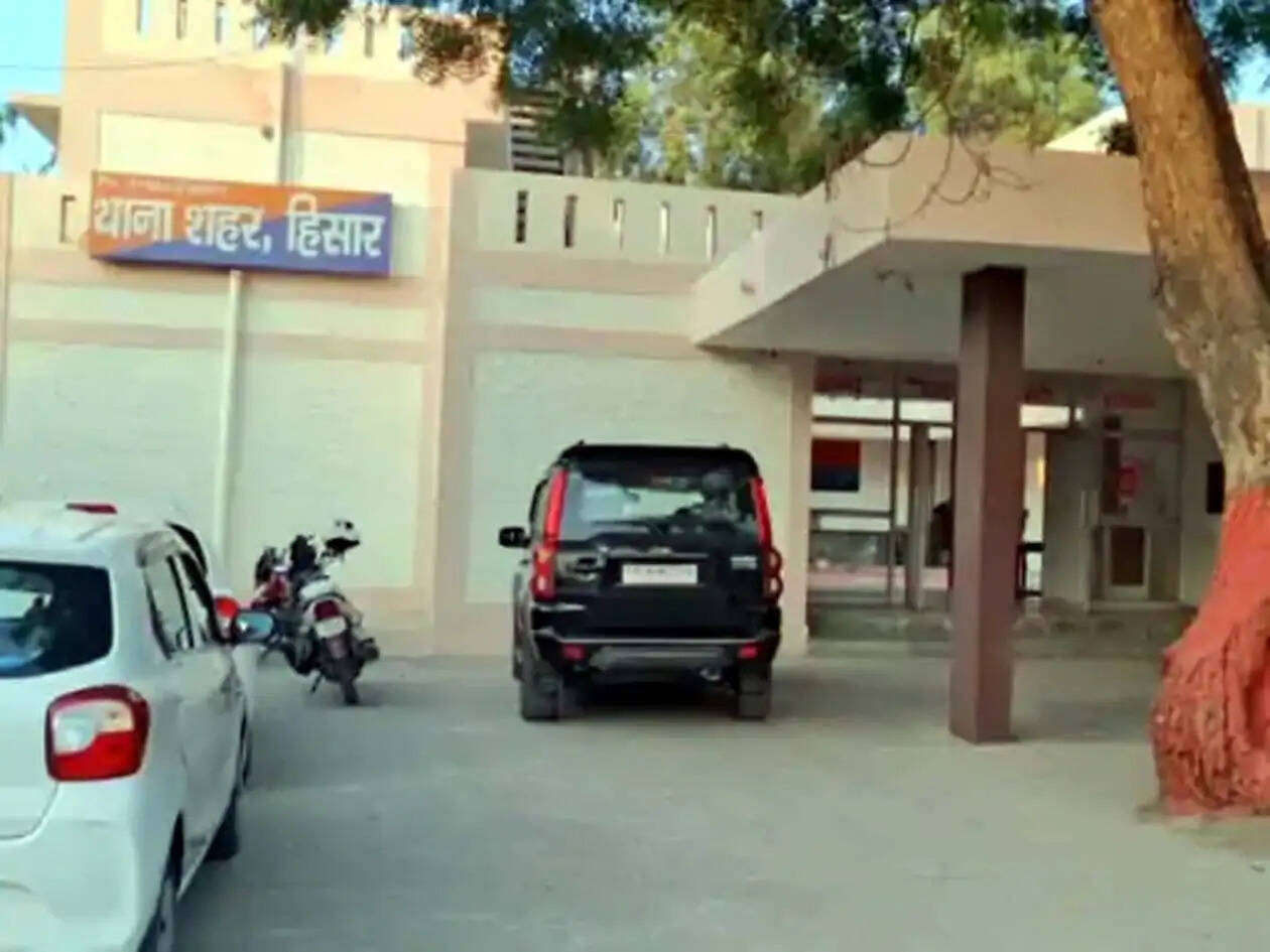 हिसार : मरीजों से आई राशि लेकर निजी अस्पताल का कर्मचारी हुआ फुर्र