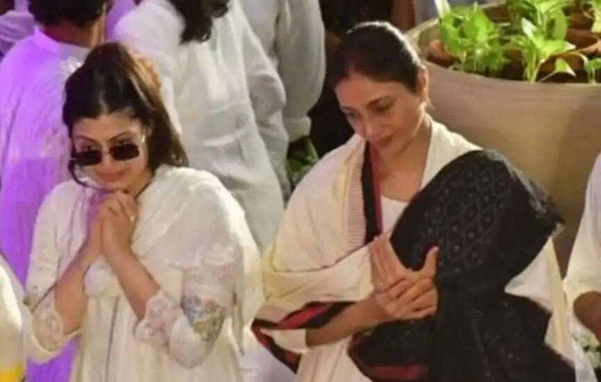 संगीत जगत में शोक की लहर: आशा भोसले के अंतिम दर्शन के लिए उमड़ी भीड़