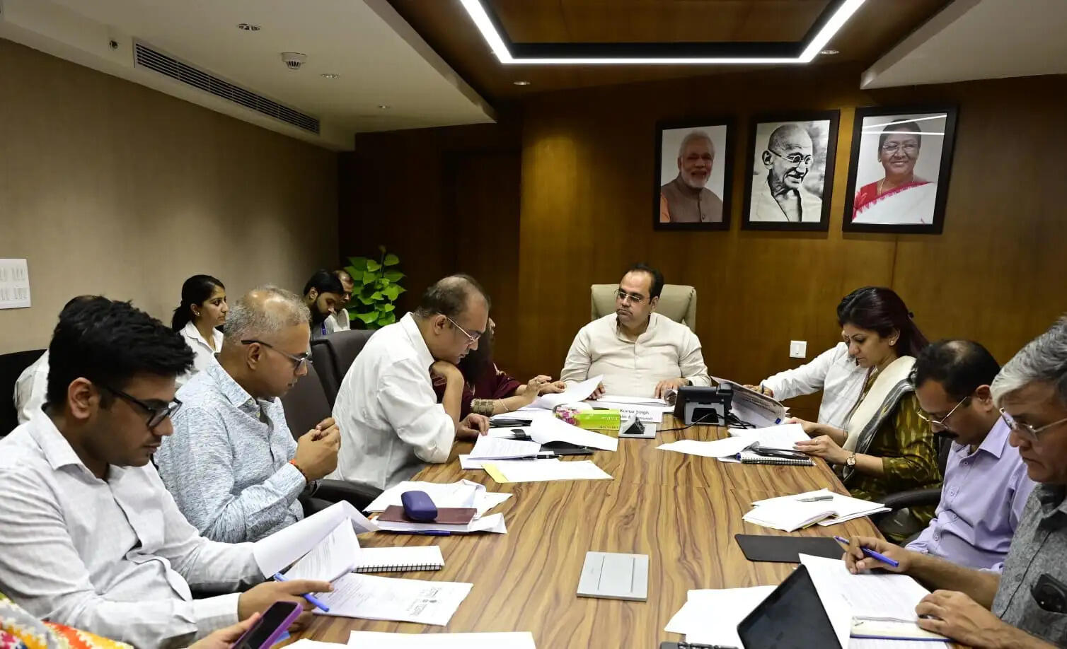 दिल्ली के परिवहन मंत्री ने की नई ईवी नीति की परिचालन दिशा-निर्देशों की समीक्षा