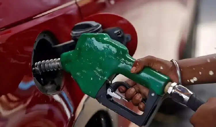 असम में ईंधन की कमी नहीं, लोगों से घबराकर खरीदारी न करने की अपील