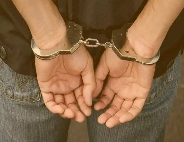 हावड़ा में पुलिस की विशेष कार्रवाई, दो कुख्यात बदमाश गिरफ्तार