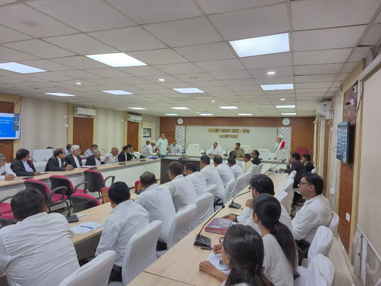 सारण में मुकदमों के त्वरित निष्पादन के लिए हुई बैठक