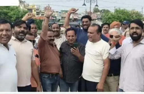चार दिन बाद खुली सफाई कर्मियों की हड़ताल, काम पर लौटे कर्मचारी