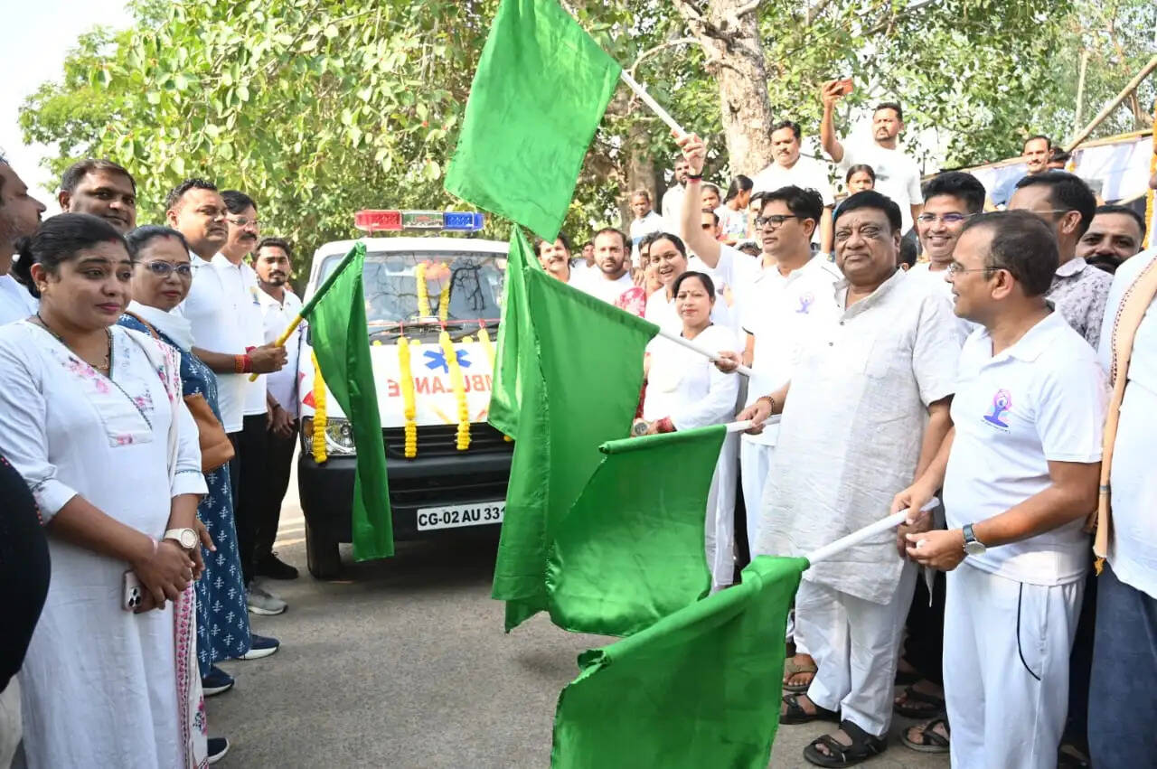 अंतर्राष्ट्रीय योग दिवस पर जांजगीर-चांपा में सामूहिक योगाभ्यास, मंत्री ओपी चौधरी बोले- योग हमारी विरासत और स्वस्थ जीवन का आधार