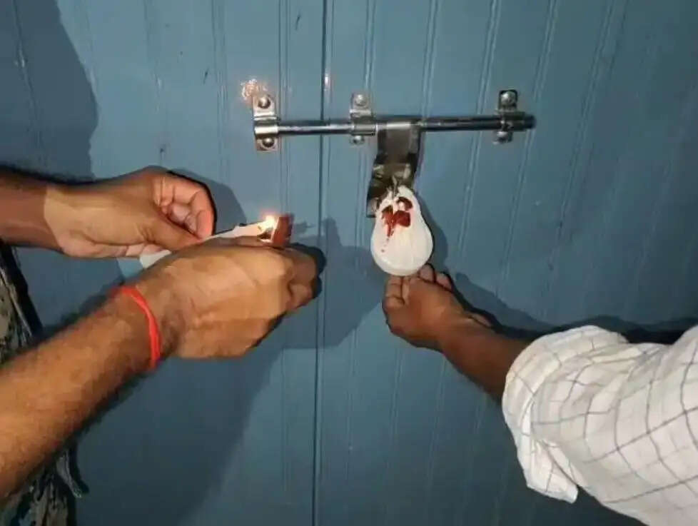 करजाइन बाजार में अवैध अल्ट्रासाउंड सेंटरों पर प्रशासन की कार्रवाई, छह संस्थान सील
