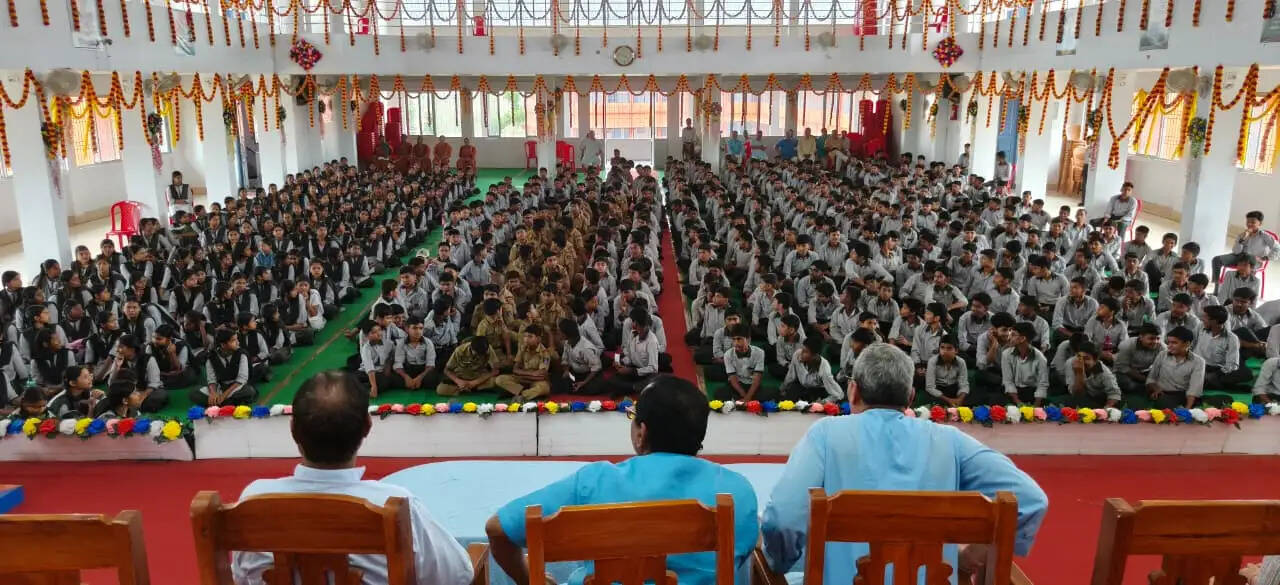 बाल सांसद ने संभाली कमान