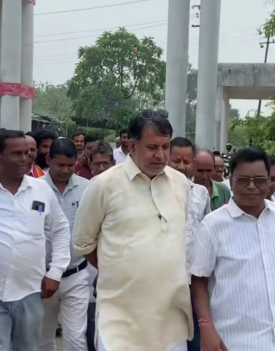 प्रधानमंत्री मोदी के ऐतिहासिक कीर्तिमान पर रणधीर ने की सुखेश्वर महादेव मंदिर में विशेष पूजा