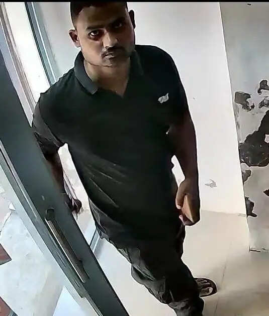 एटीएम में पत्ती लगाकर रकम फंसाने वाला शातिर फरार,एसओजी और सर्विलांस टीम तलाश में जुटी