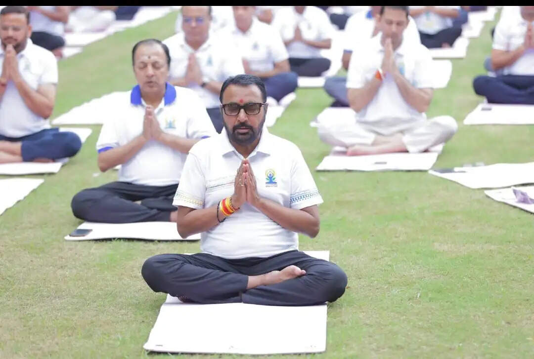 वैश्विक ऑनलाइन योग ने रचा इतिहास, चार लाख से ज्यादा लोगों ने किया योग