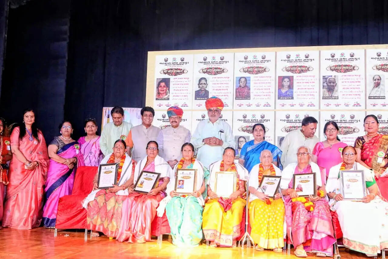 अंतरराष्ट्रीय महिला दिवस:मां नंदा सम्मान समारोह में रही गढ़वाली संस्कृति की धूम