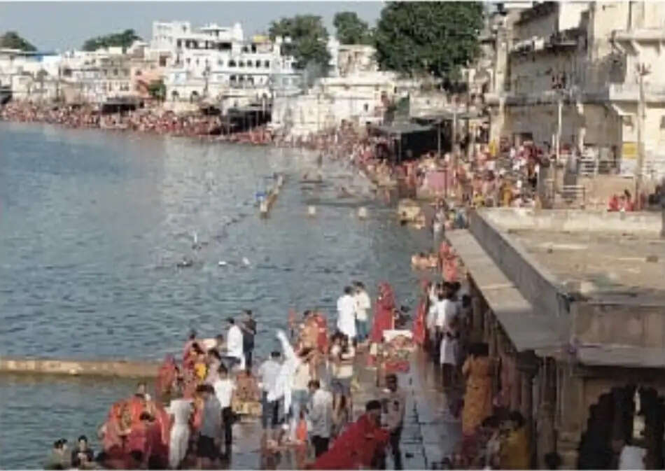 सोमवती अमावस्या पर सजे जगतपिता ब्रह्मा, दिव्य श्रृंगार ने मोहा श्रद्धालुओं का मन