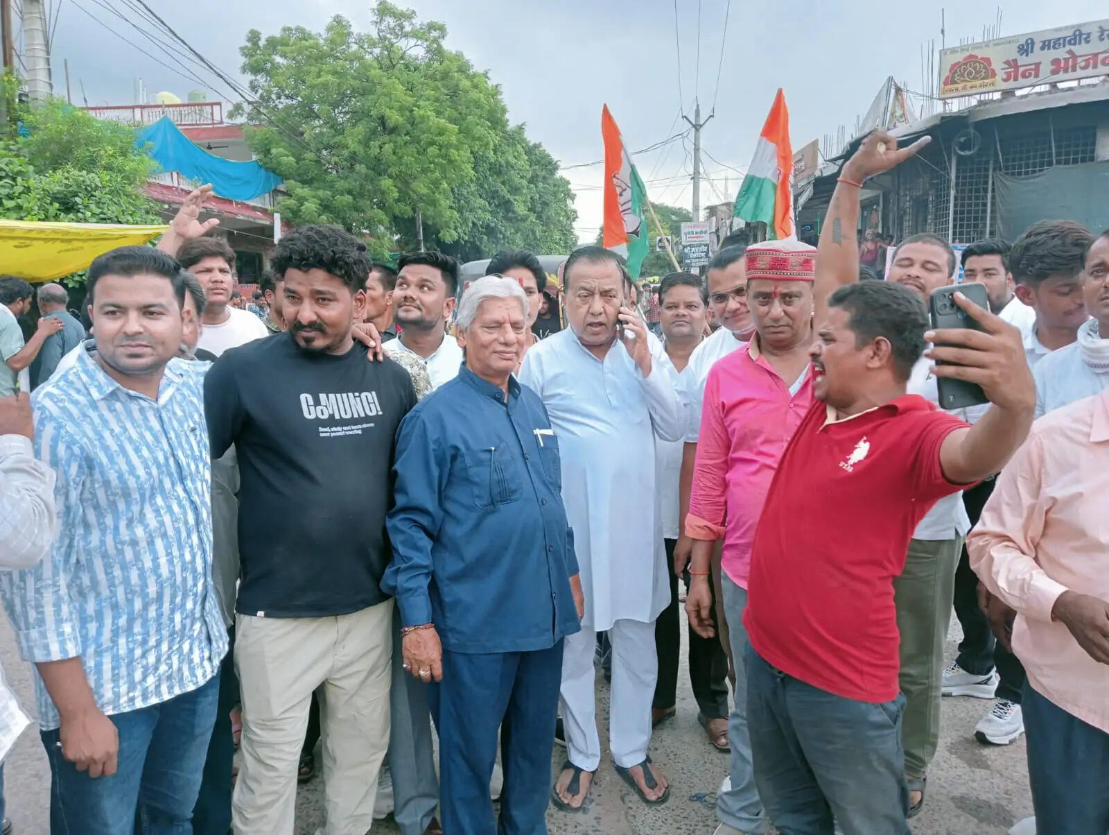 मप्रः दतिया उपचुनाव में कांग्रेस की जीत पर चंदेरी में जश्न