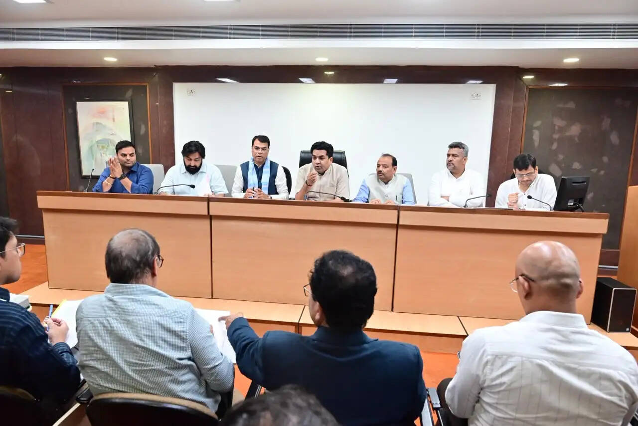 छठ पूजा की तैयारियों को लेकर समिति की बैठक, मंत्री कपिल मिश्रा ने की व्यवस्थाओं की समीक्षा