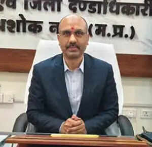 अशोकगनर कलेक्टर के निर्देश: मंत्री-विधायकों के पत्रों पर गंभीरता बरतें