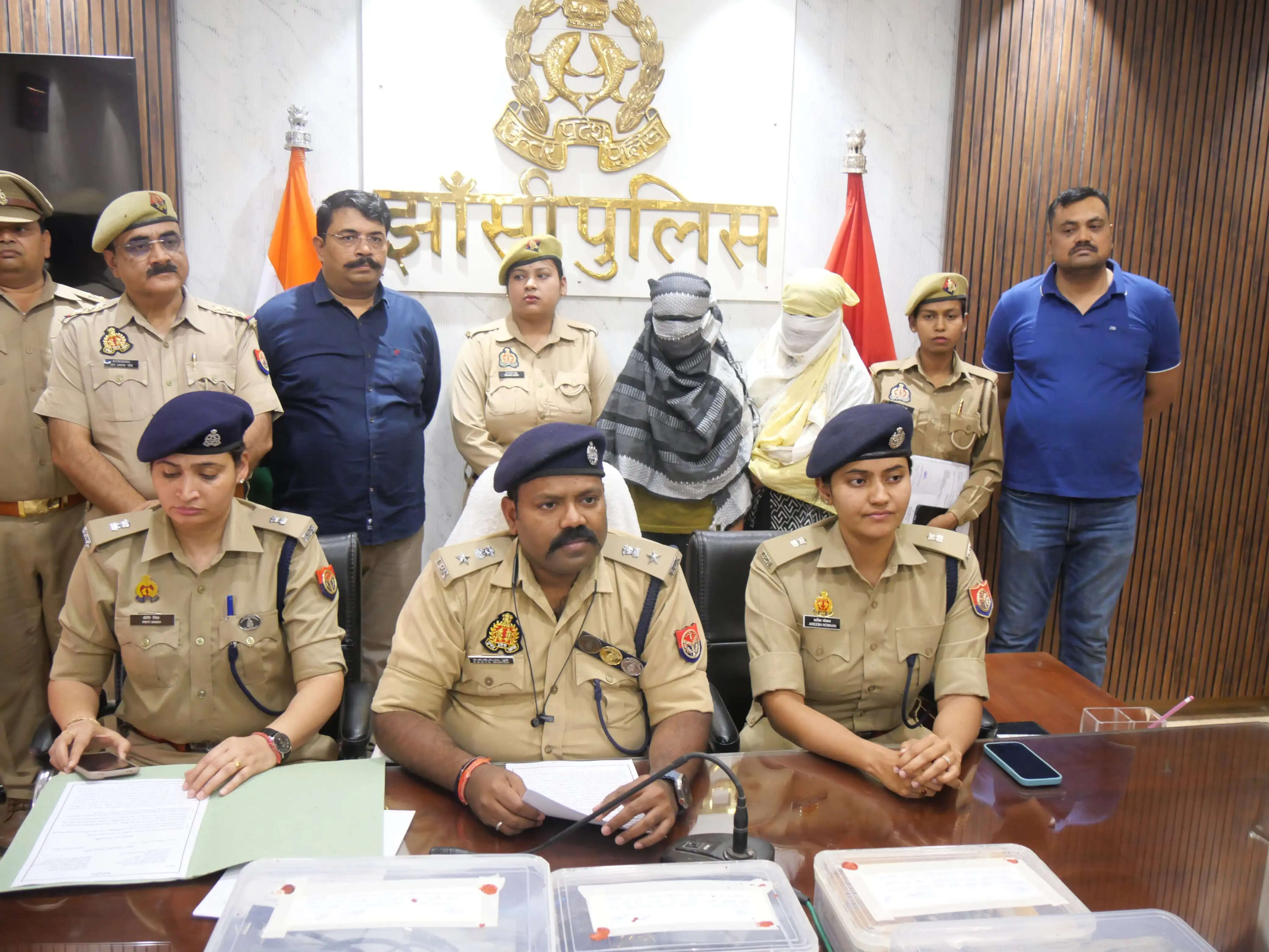 ऑनलाइन क्रिकेट सट्टा : लाखों की नकदी व करोड़ों का सोना-चांदी समेत दो युवतियां गिरफ्तार