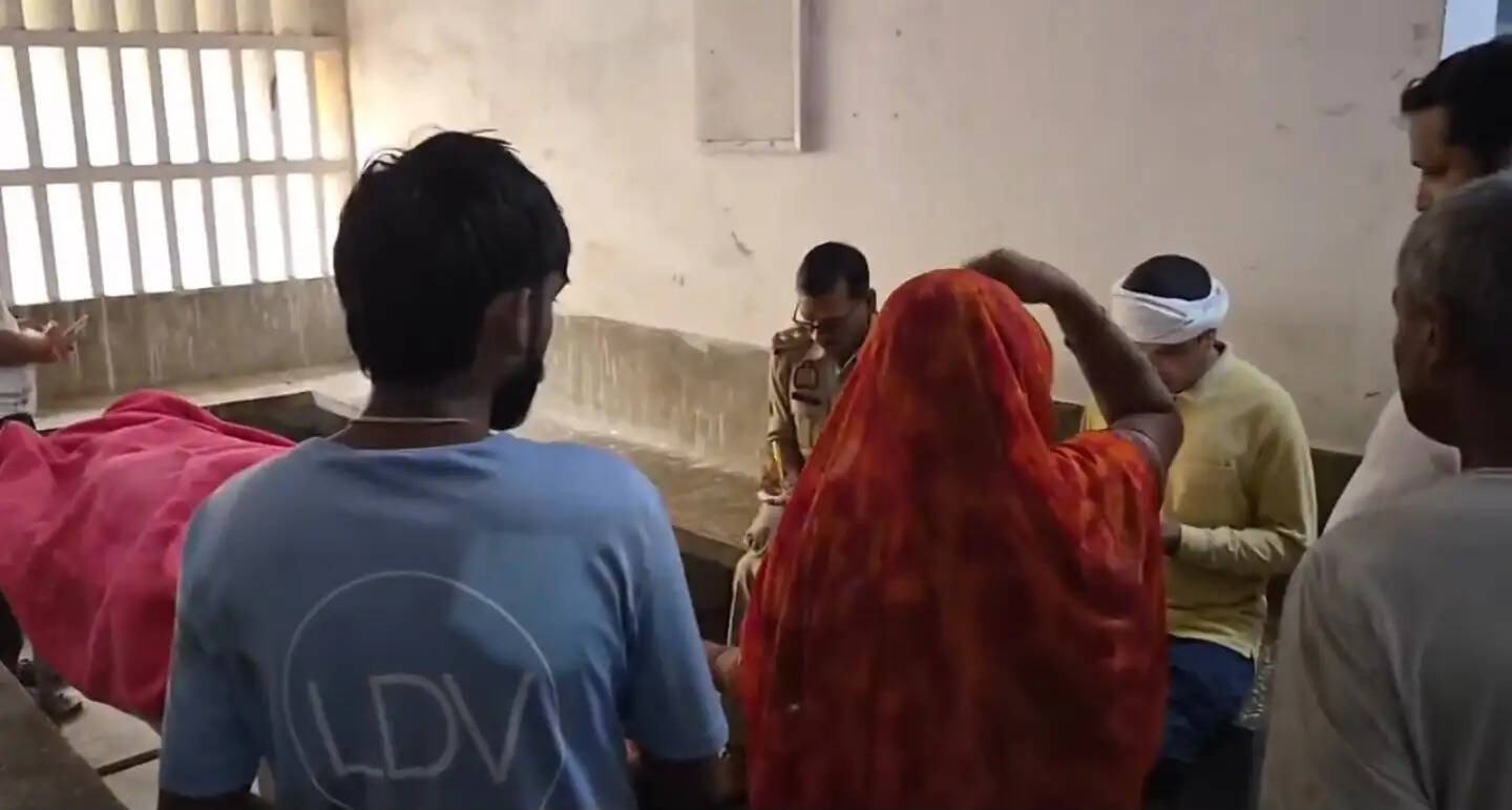 अमेठी : कच्ची दीवार गिरने से महिला की मौत, पति चोटिल