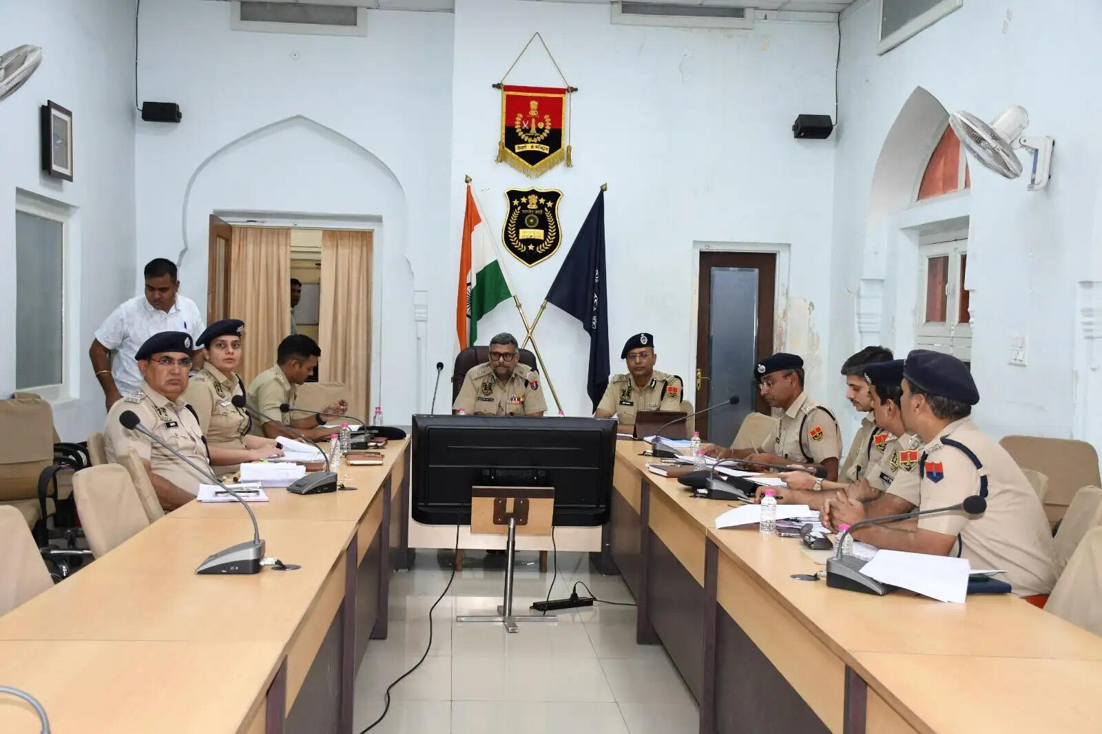 पुलिस कमिश्नर की दक्षिण जिले की समीक्षा बैठक
