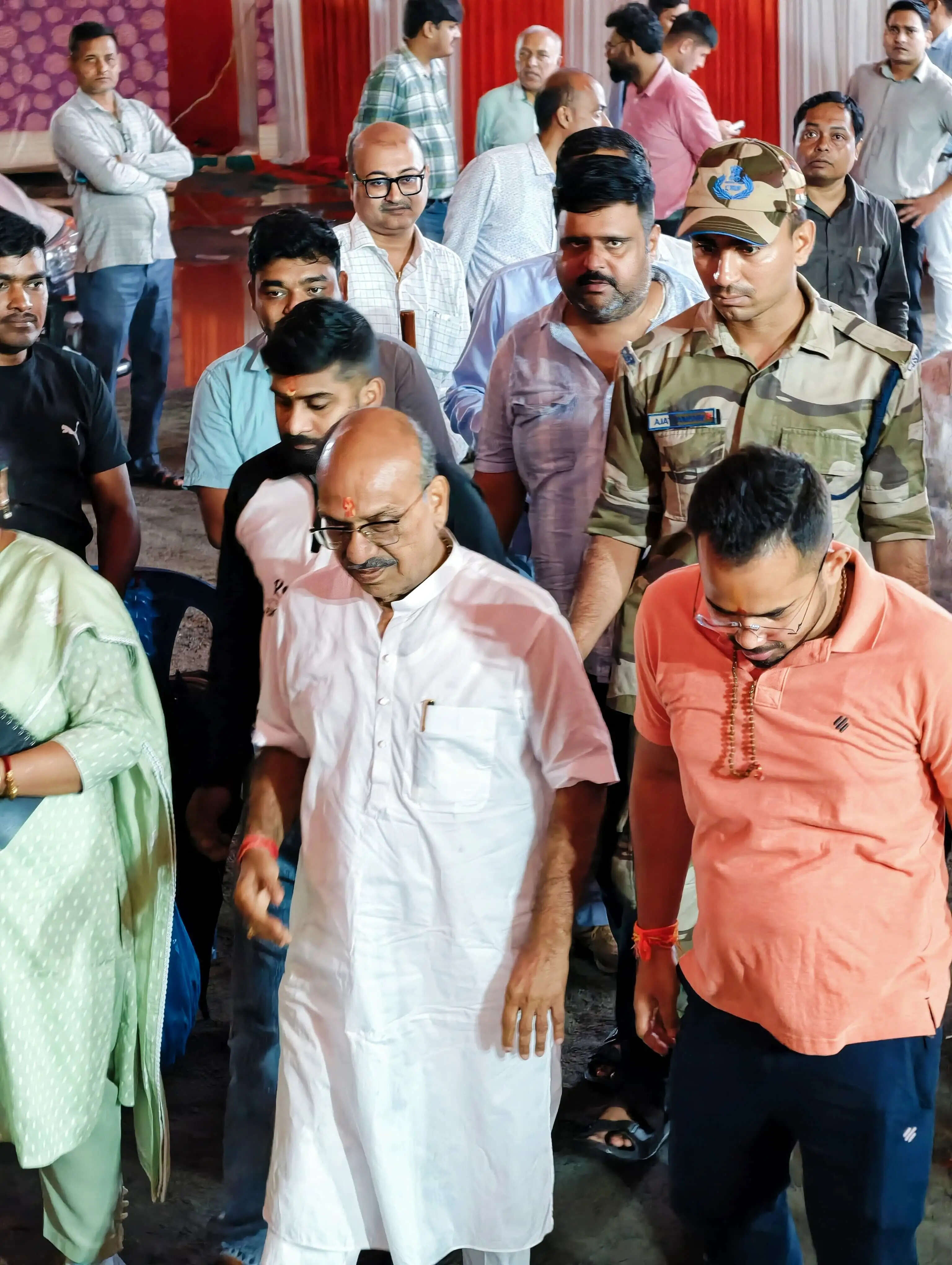 बारिश के बीच तारकेश्वर में पीएम मोदी की सभा की तैयारियां तेज, मंत्री बोले- सिंगूर में आएंगे कई बड़े उद्योगपति