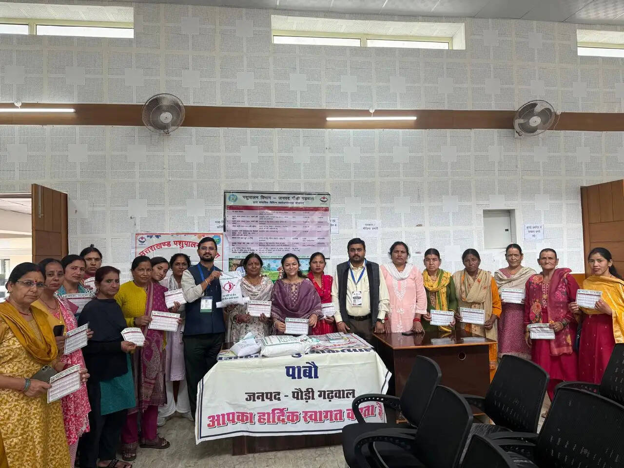 पाबौ में पशु चिकित्सा शिविर, 40 पशुपालक लाभान्वित