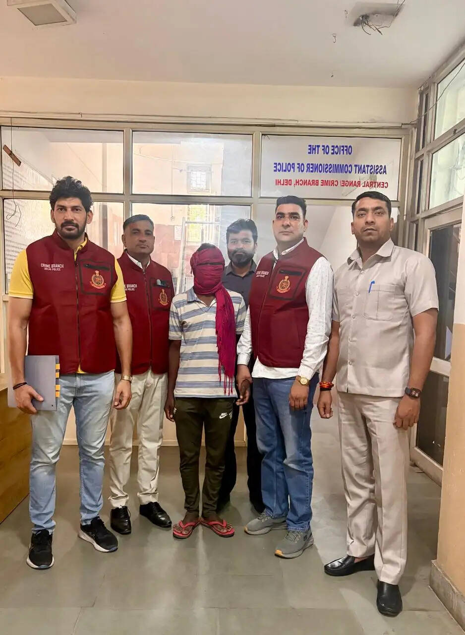 झारखंड में हत्या कर दिल्ली में छिपा था आरोपित, यमुना बाजार से दबोचा