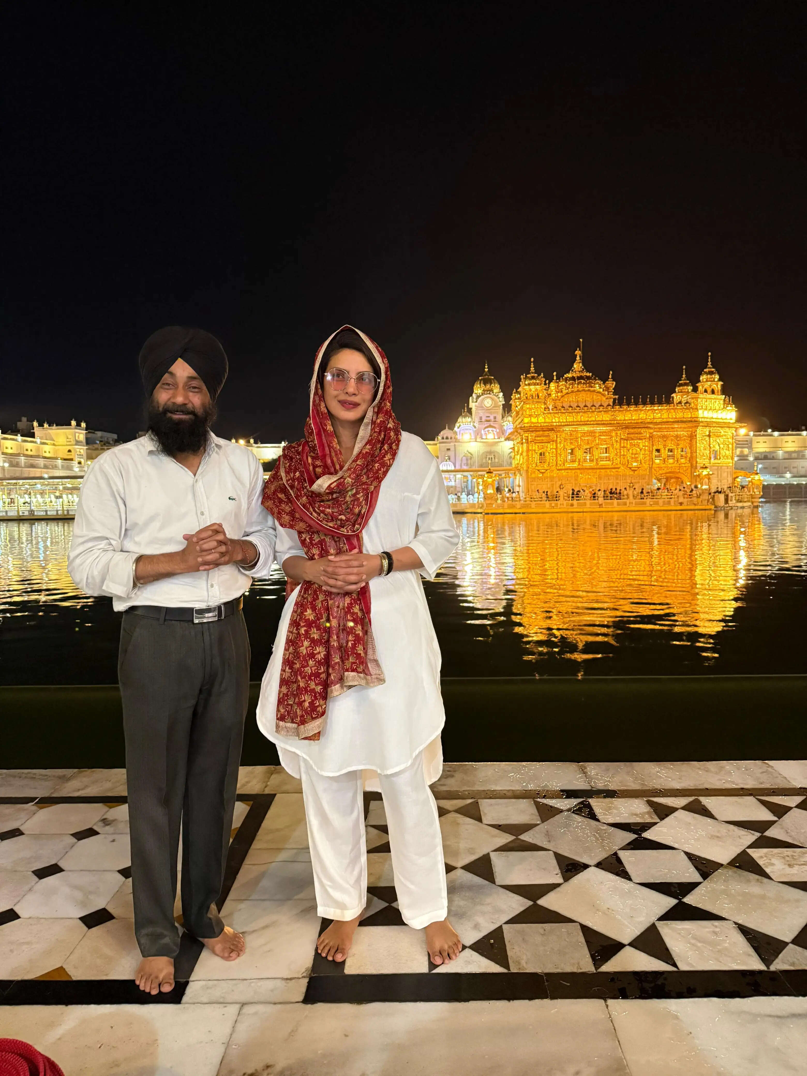 दरबार साहिब में नतमस्तक हई प्रियंका चोपड़ा, नई फिल्म के लिए की अरदास