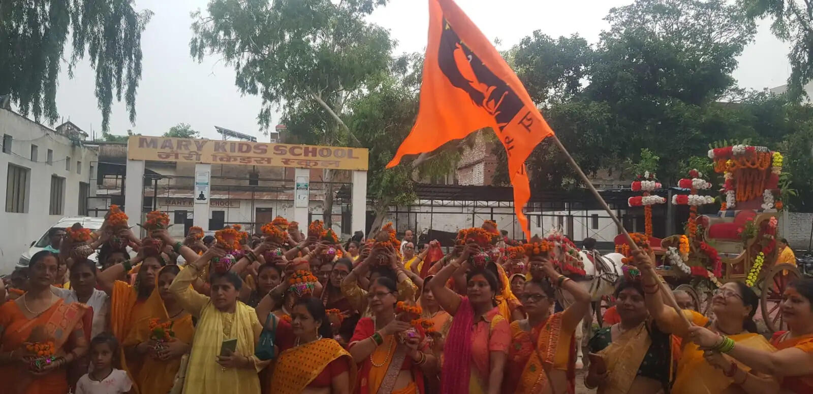 शिव महापुराण कथा से पहले निकली भव्य कलश यात्रा, जयकारों से गूंजा नगर
