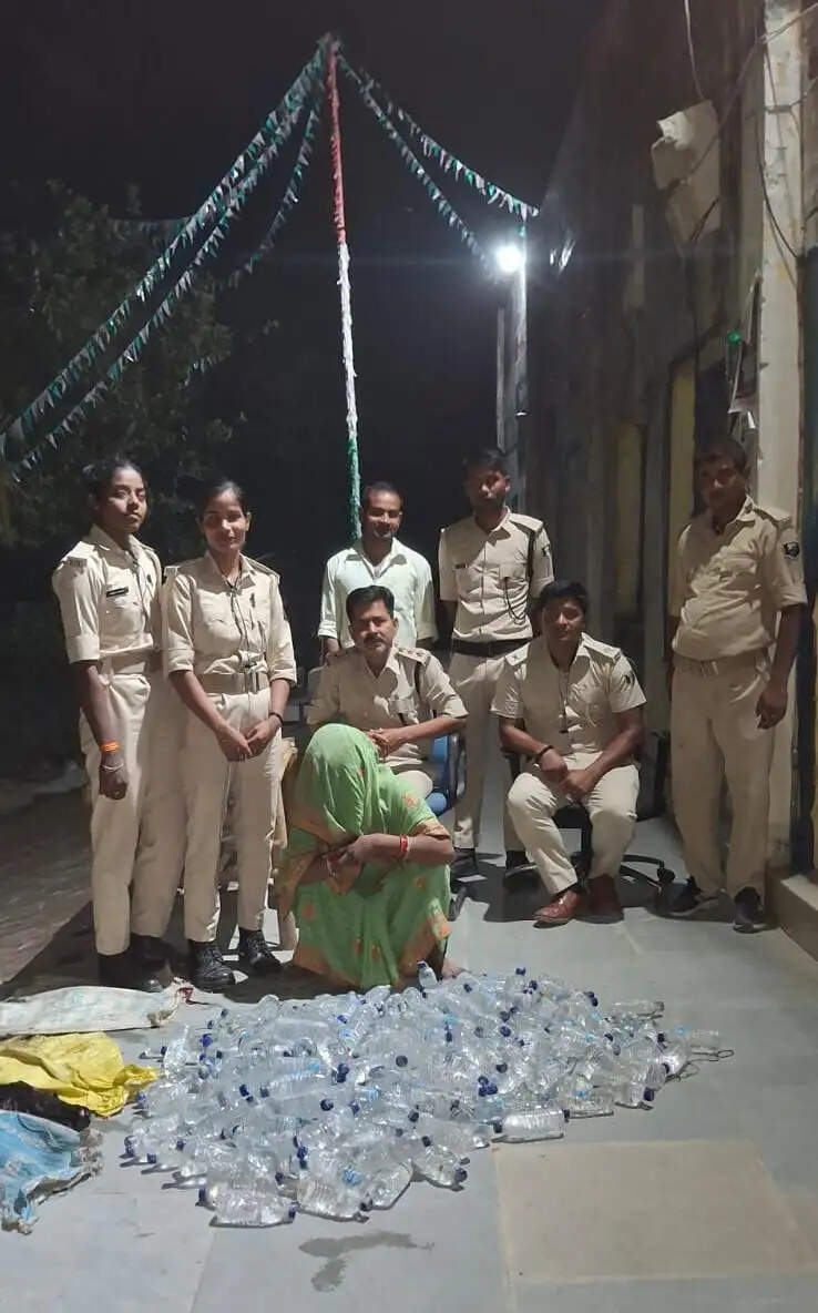 250 बोतल नेपाली सोफिया शराब के साथ महिला तस्कर गिरफ्तार